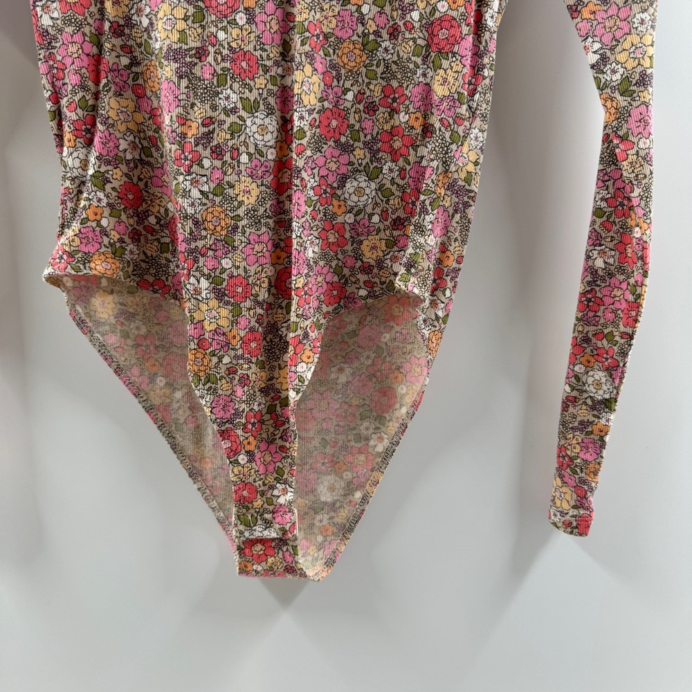 H&M Floral Ribbed Turtleneck Bodysuit Long Sleeve Size Medium - Picture 3 of 7